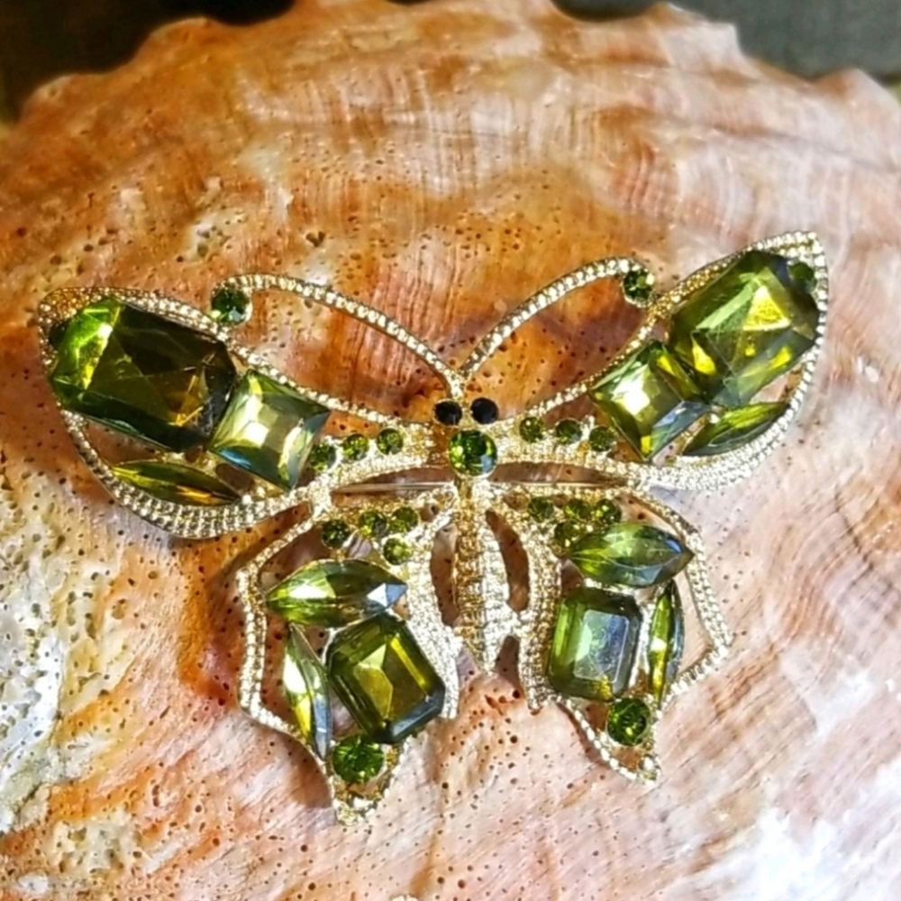 Vintage Green Crystal Butterfly Gold Brooch - Picture 1 of 6